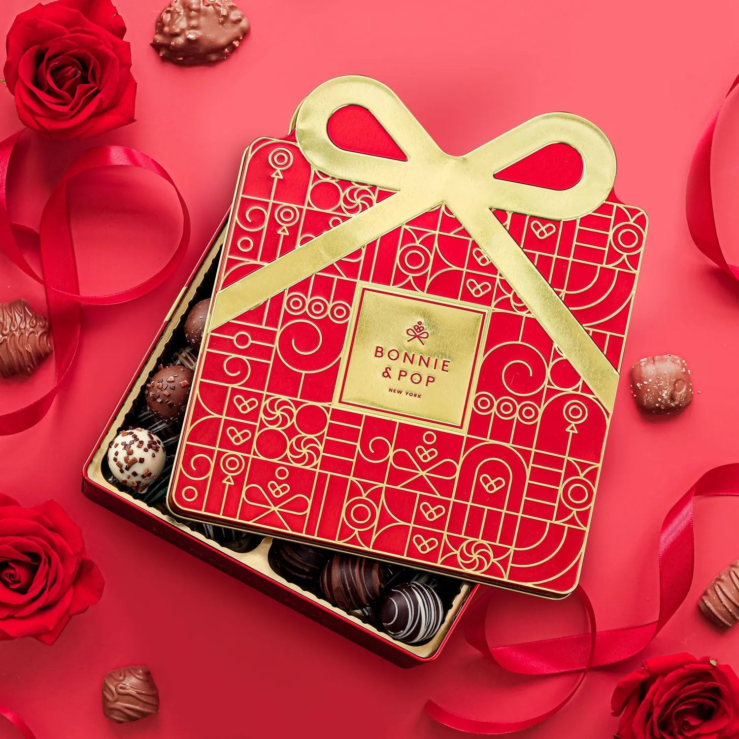 red_present_tin_with_roses